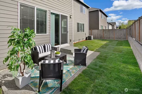 Exterior - 18624 40th Ave SE, Bothell, WA 98012 photo 3 of 6
