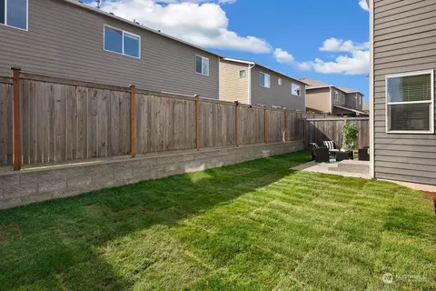 Exterior - 18624 40th Ave SE, Bothell, WA 98012 photo 4 of 6