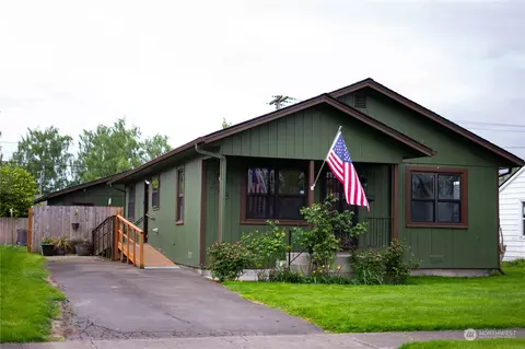 2943 Dover St, Longview, WA 98632