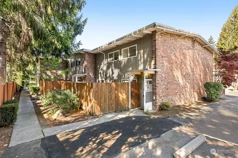 12210 SE 60th St #11, Bellevue, WA 98006