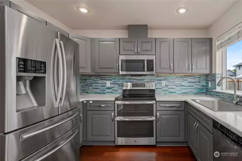 Kitchen - 20122 87th Ave E, Spanaway, WA 98387 photo 2 of 2