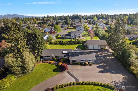 16612 Peterson Rd, Burlington, WA 98233