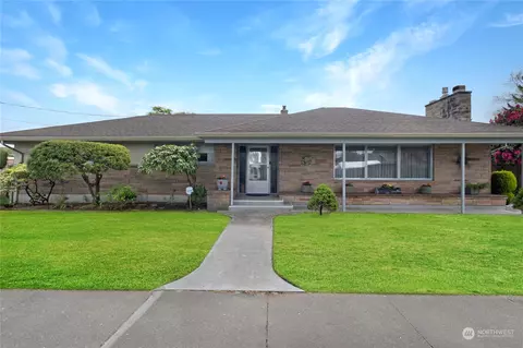 721 2nd St NW, Puyallup, WA 98371