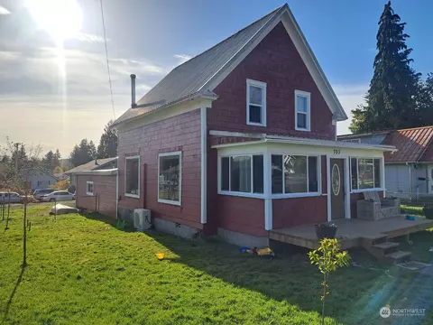 703 Barnhart St, Raymond, WA 98577