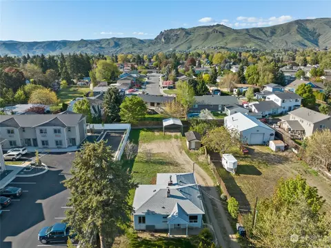 1421 12 5th St, Wenatchee, WA 98801