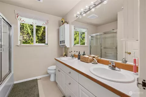 Bath - 1725 164th St SE, Mill Creek, WA 98012 photo 3 of 3