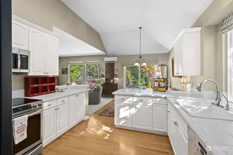 Kitchen - 1725 164th St SE, Mill Creek, WA 98012 photo 2 of 3