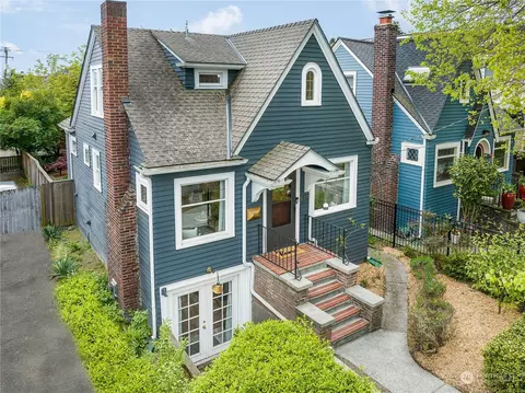 617 N 46th St, Seattle, WA 98103