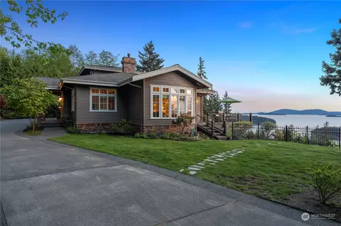 1242 Brighton Crest Dr, Bellingham, WA 98229