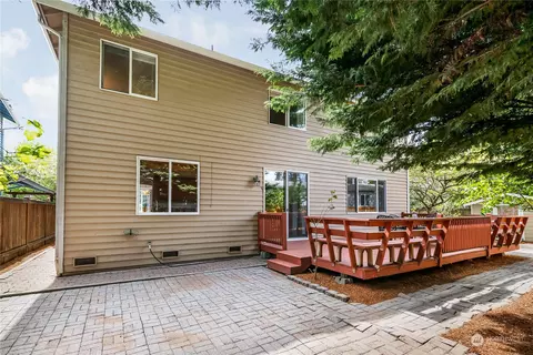 Exterior - 19301 3rd Ave W, Bothell, WA 98012 photo 4 of 8