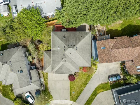 Exterior - 19301 3rd Ave W, Bothell, WA 98012 photo 7 of 8