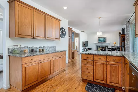 Kitchen - 19301 3rd Ave W, Bothell, WA 98012 photo 3 of 5