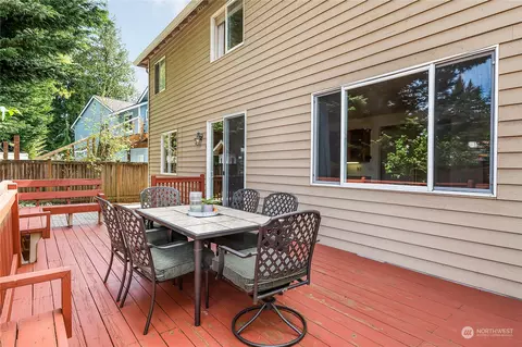 Exterior - 19301 3rd Ave W, Bothell, WA 98012 photo 5 of 8
