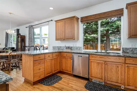 Kitchen - 19301 3rd Ave W, Bothell, WA 98012 photo 2 of 5