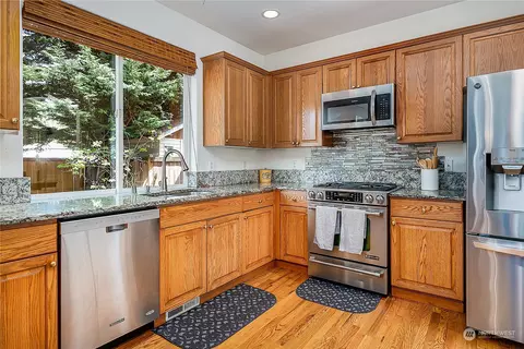 Kitchen - 19301 3rd Ave W, Bothell, WA 98012 photo 1 of 5