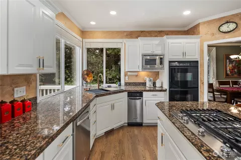 Kitchen - 4703 177th Pl SE, Bothell, WA 98012 photo 2 of 5