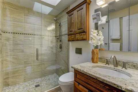 Bath - 2814 Stafford Way, Bothell, WA 98012 photo 1 of 1