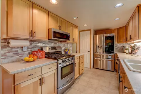 Kitchen - 2814 Stafford Way, Bothell, WA 98012 photo 3 of 4