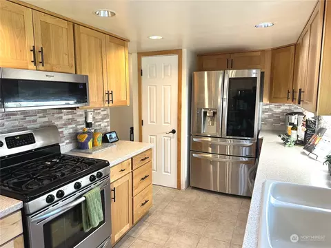 Kitchen - 2814 Stafford Way, Bothell, WA 98012 photo 2 of 4