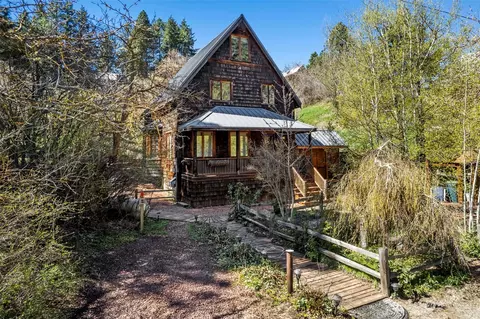 408 S 2nd St, Roslyn, WA 98941