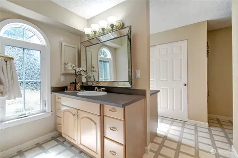 Bath - 2507 147th Pl SE, Mill Creek, WA 98012 photo 2 of 4