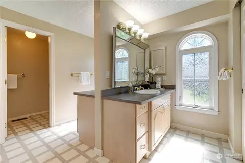 Bath - 2507 147th Pl SE, Mill Creek, WA 98012 photo 3 of 4