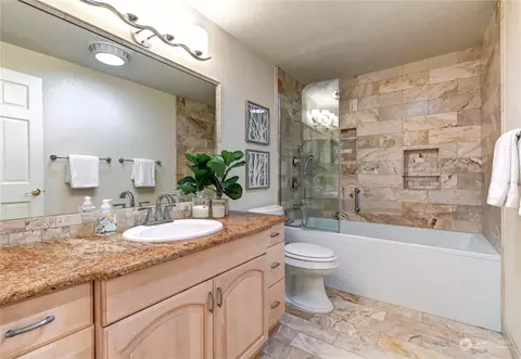 Bath - 2507 147th Pl SE, Mill Creek, WA 98012 photo 4 of 4