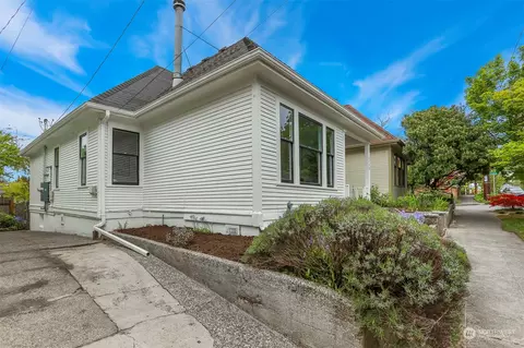 Exterior - 2308 N 65th St, Seattle, WA 98103 photo 10 of 11