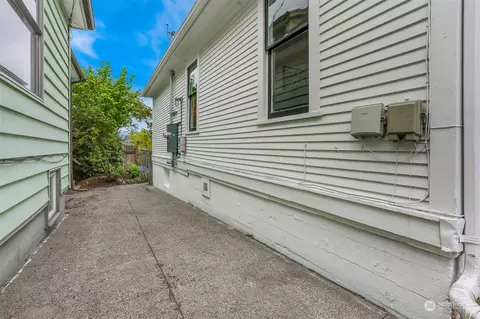 Exterior - 2308 N 65th St, Seattle, WA 98103 photo 11 of 11