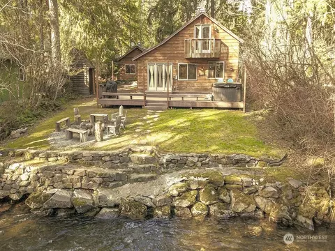 289 Paradise Dr, Ashford, WA 98304