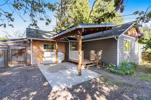 1481 Sierra Park Ln, Camano Island, WA 98282