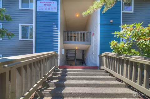 20198 Viking Crest Loop NE #8-301, Poulsbo, WA 98370