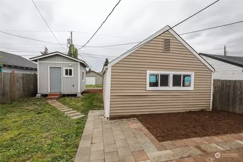Exterior - 333 23rd Ave, Longview, WA 98632 photo 2 of 2