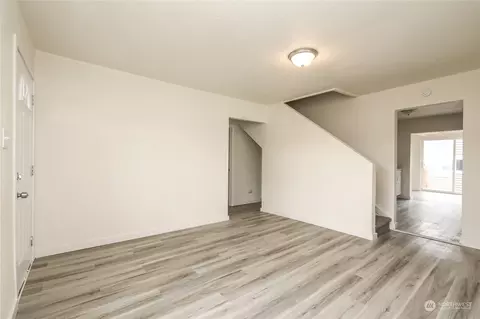 Living - 333 23rd Ave, Longview, WA 98632 photo 2 of 2