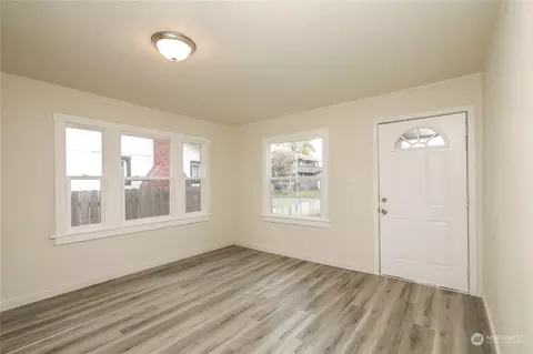 Living - 333 23rd Ave, Longview, WA 98632 photo 1 of 2