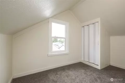 Bedroom - 333 23rd Ave, Longview, WA 98632 photo 3 of 4