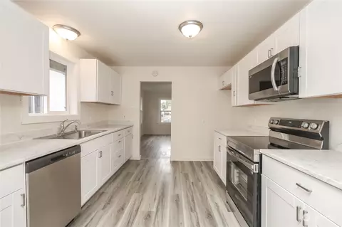 Kitchen - 333 23rd Ave, Longview, WA 98632 photo 1 of 1