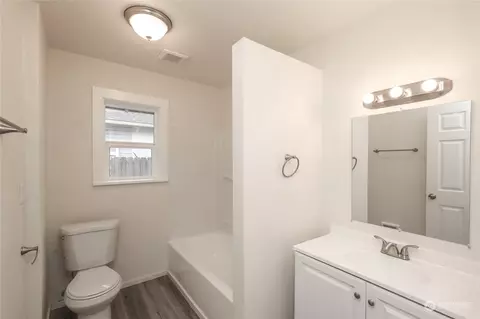 Bath - 333 23rd Ave, Longview, WA 98632 photo 1 of 1