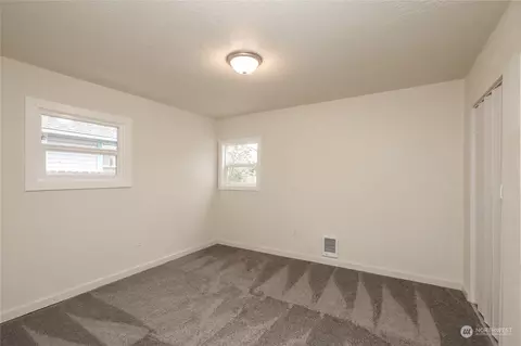 Bedroom - 333 23rd Ave, Longview, WA 98632 photo 2 of 4