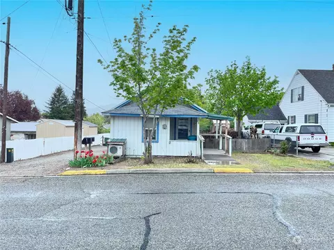 211 2nd Ave W, Omak, WA 98841