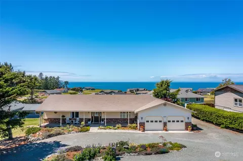 647 Palisades Dr, Coupeville, WA 98239