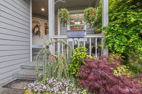 Exterior - 18925 1st Ave SE, Bothell, WA 98012 photo 3 of 13