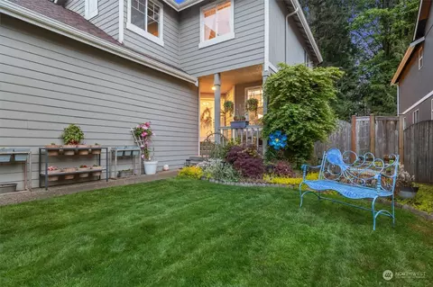 Exterior - 18925 1st Ave SE, Bothell, WA 98012 photo 6 of 13