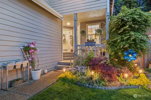 Exterior - 18925 1st Ave SE, Bothell, WA 98012 photo 2 of 13
