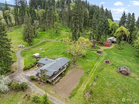 201 Brownlee Rd, Castle Rock, WA 98611