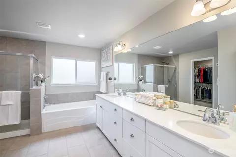 Bath - 2688 Olie Ann Pl, Enumclaw, WA 98022 photo 2 of 6
