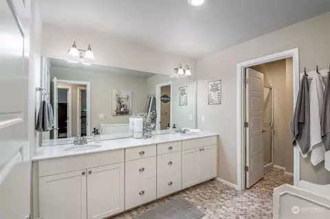 Bath - 2688 Olie Ann Pl, Enumclaw, WA 98022 photo 5 of 6