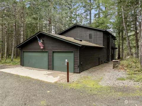 5231 NElfendahl Pass Rd, Belfair, WA 98528