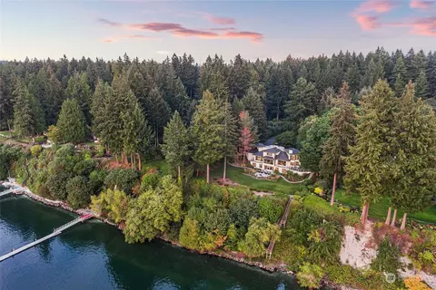 13389 Manzanita Rd NE, Bainbridge Island, WA 98110