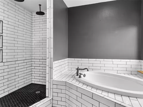 Bath - 4951 Switchback Loop SE, Lacey, WA 98513 photo 4 of 5